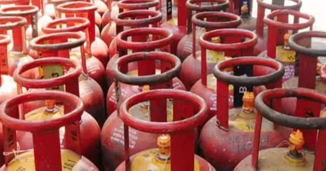 MP में LPG सिलेंडर हुआ महंगा, भोपाल में अब 918, इंदौर में 941 रुपये में मिलेगा