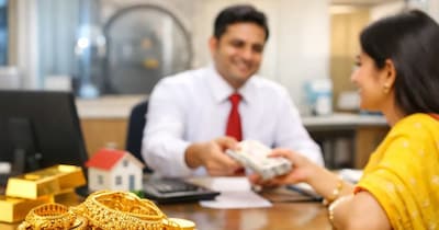 पर्सनल लोन की बजाए गोल्ड लोन का इस्तेमाल करें. (Image:AI)