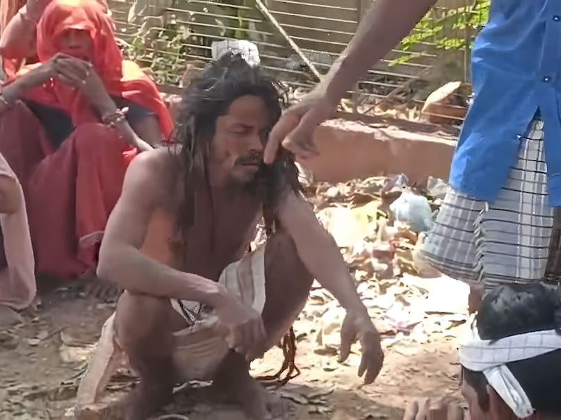 superstition in Gujarat, गुजरात में अंधविश्वास, Chhota Udepur superstition, छोटा उदयपुर अंधविश्वास घटना, faith healing in hospitals, अस्पताल में झाड़ फूंक, bhua ritual after death, मौत के बाद आत्म बुलाने की कोशिश, गुजरात समाचार, Gujarat News superstition in Gujarat, गुजरात में अंधविश्वास, Chhota Udepur superstition, छोटा उदयपुर अंधविश्वास घटना, faith healing in hospitals, अस्पताल में झाड़ फूंक, bhua ritual after death, मौत के बाद आत्म बुलाने की कोशिश, गुजरात समाचार, Gujarat News