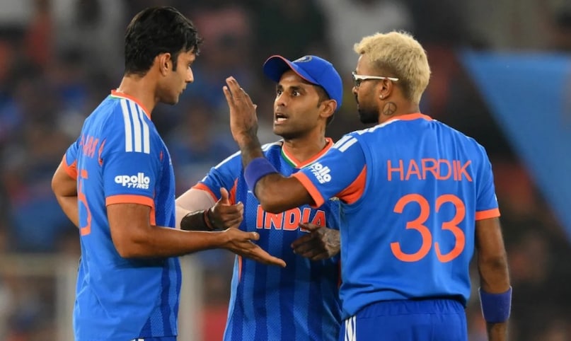 6 cricketers flash diamond studs, abhishek sharma, Hardik pandya, arshdeep singh, tilak varma, Washington sundar, arshdeep singh, Hardik pandya earrings, abhishek sharma tennis necklace, tilak varma ear rings, हार्दिक पंड्या, अभिषेक शर्मा, फैशन के बादहशाह पंड्या, अभिषेक शर्मा डायमंड चेन 