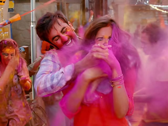 'बलम पिचकारी' से 'जय जय शिवशंकर' तक, झूमने पर मजबूर कर देते हैं ये होली गाने