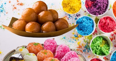 होली पर मिठाइयां बनाते वक्त मैदा और चीनी की जगह आटा व गुड़ यूज करें.