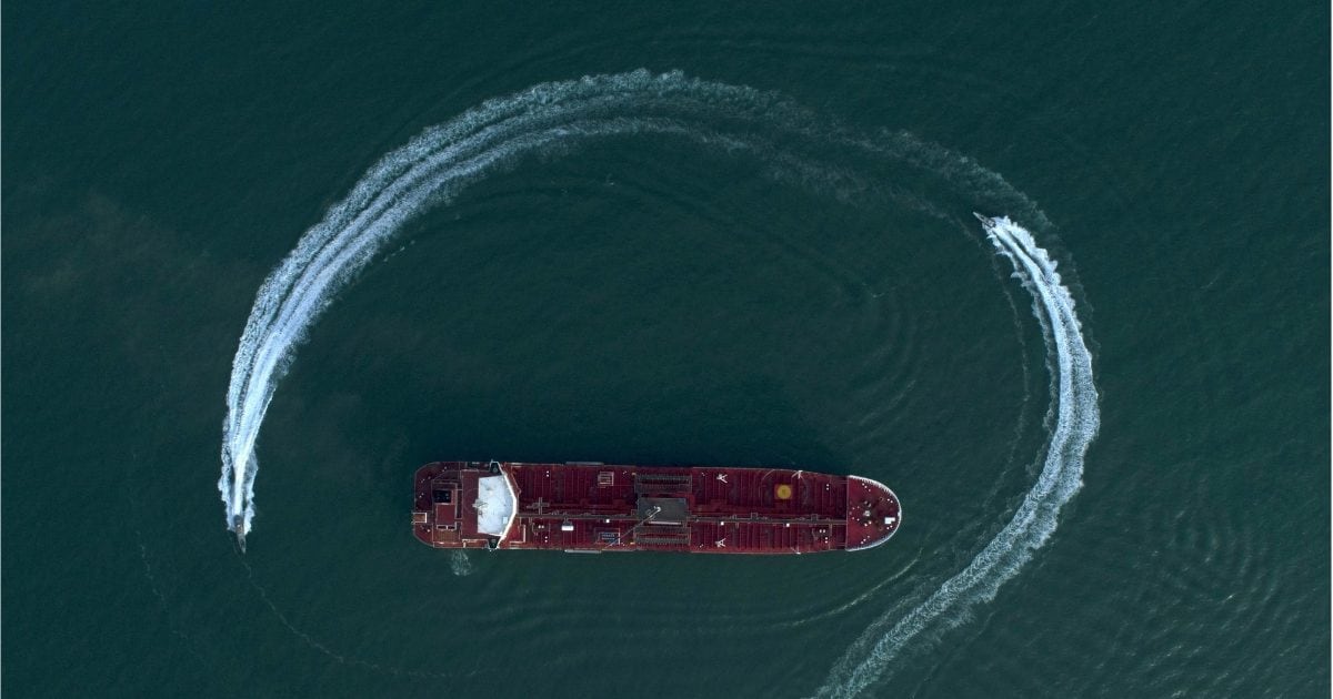 होर्मुज स्ट्रेट में ईरान का मायावी जाल, एनर्जी कॉरिडोर को बनाया मौत का कुआं – hormuz strait iran radio warning death warrant GPS jam under sea mines