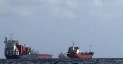 क्या ईरानी नौसेना ने दो भारतीय पोतों को होर्मुज पार कराया?