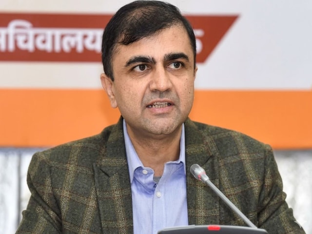 कभी सीएम योगी का था पसंदीदा आईएएस, 360 दिनों बाद क्यों आया लाइम लाइट में?