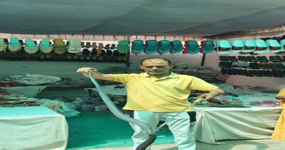 जोधपुर मेले में 6 फीट लंबा कोबरा, श्रद्धालुओं में मची अफरा-तफरी, बचाई जान.