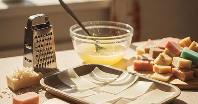 घर पर ऐसे बनाएं पेपर सोप