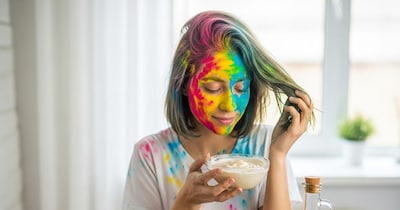 बालों से होली का रंग हटाने के उपाय