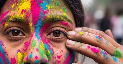 Holi Color in Eyes? Avoid These 5 Mistakes, Follow These Remedies Immediately!