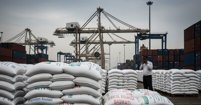 US-Iran Conflict Strands Indian Basmati, Prices Plummet Amid Record Harvest
