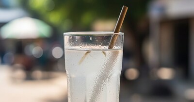 नारियल पानी को सबसे बेहतर माना जाता है. 