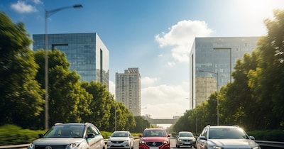 दिल्ली की नई EV पॉलिसी 2.0: रोड टैक्स नहीं, सब्सिडी, 2027 तक 95% EV लक्ष्य.