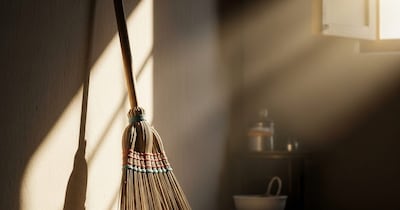 क्या सुबह झाड़ू लगाना अशुभ है? 