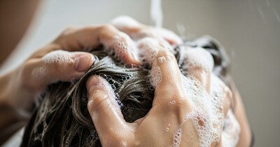 स्वस्थ बालों के लिए अदरक वाला शैंपू. 