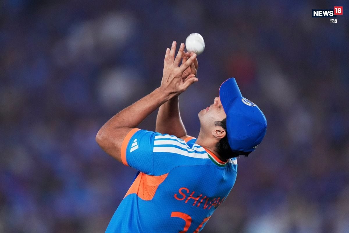 Ind vs NZ Final Live Score: अक्षर के बाद बुमराह ने दिलाया विकेट, भारत ने न्यूजीलैंड पर कसा शिकंजा