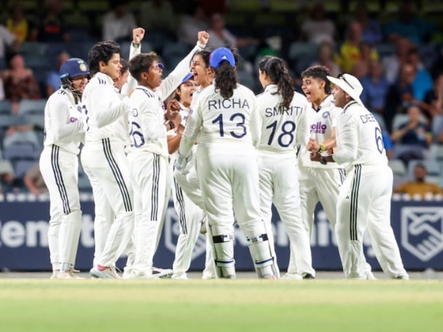 ভারত 198 রানে গুটিয়ে গেছে...জেমিমার অর্ধশতক, গোলাপী বলের টেস্ট উত্তেজনাপূর্ণ মোড়ে পৌঁছেছে 