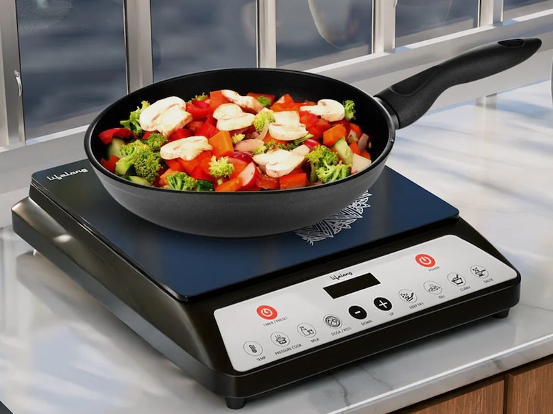 सुरक्षा और रखरखाव : इंडक्शन कुकटॉप में खुली आग का इस्तेमाल नहीं होता; इसलिए, आग लगने का खतरा काफ़ी कम हो जाता है, और खाना बनाने के बाद भी किचन ठंडा रहता है. इसके विपरीत, गैस सिलेंडरों के इस्तेमाल में हमेशा लीक होने का थोड़ा-बहुत खतरा बना रहता है.