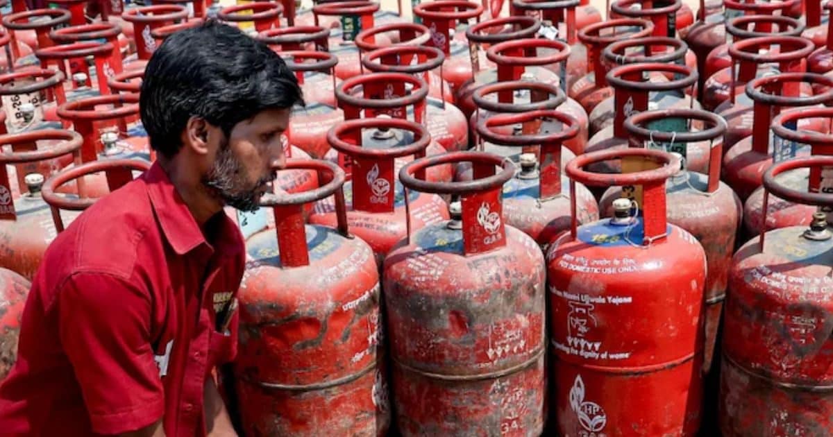 सिलेंडर बुकिंग के नाम पर होने लगा फ्रॉड, हो जाओ सावधान, OTP के नाम पर चुरा रहे डिटेल सिलेंडर बुकिंग के नाम पर होने लगा फ्रॉड, हो जाओ सावधान, OTP के नाम पर चुरा रहे डिटेल