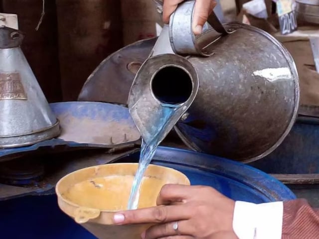 सरकार का बड़ा फैसला: राशन वाला केरोसीन अब पेट्रोल पंप पर भी मिलेगा - News18  हिंदी