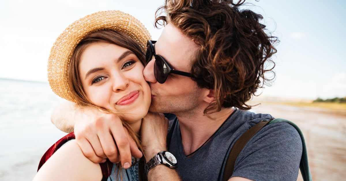 किस करने से कौन-कौन सी बीमारियां फैल सकती हैं? प्यार जरा संभलकर जताएं, बन न जाए मुसीबत