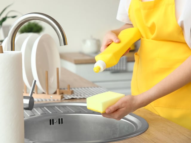 किचन में रखी इस चीज में भरे करोड़ों बैक्टीरिया, आप रोज करते हैं इस्तेमाल