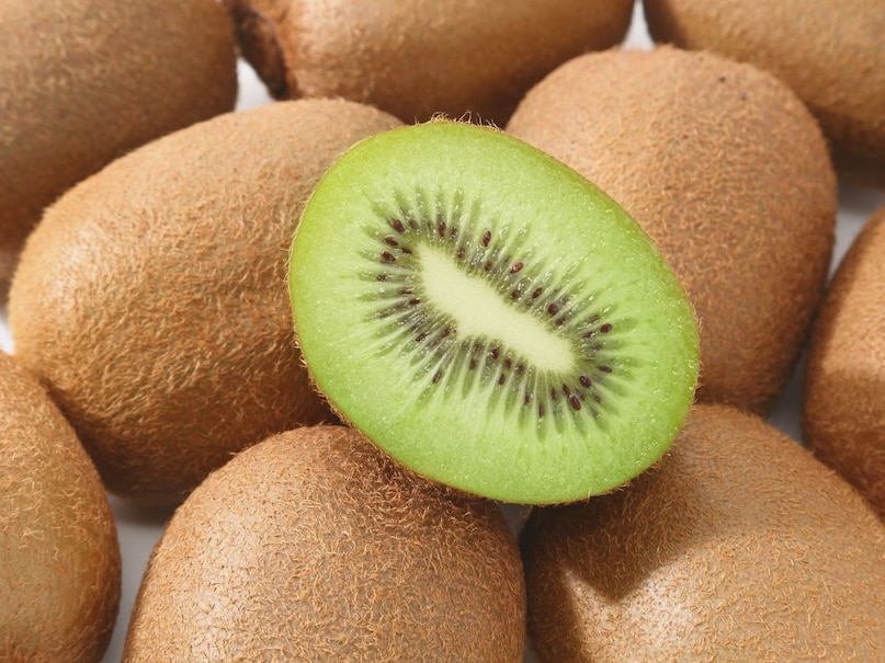 best fruits for stomach, tips to get rid of constipation, how to clean stomach naturally, natural ways to clean gut dirt, best fruits for constipation relief, tips to boost digestion, पेट साफ करने के लिए क्या करें, कब्ज से छुटकारा दिलाने वाले फल, किन फलों में फाइबर की अच्छी मात्रा, पेट की गंदगी कैसे साफ करें