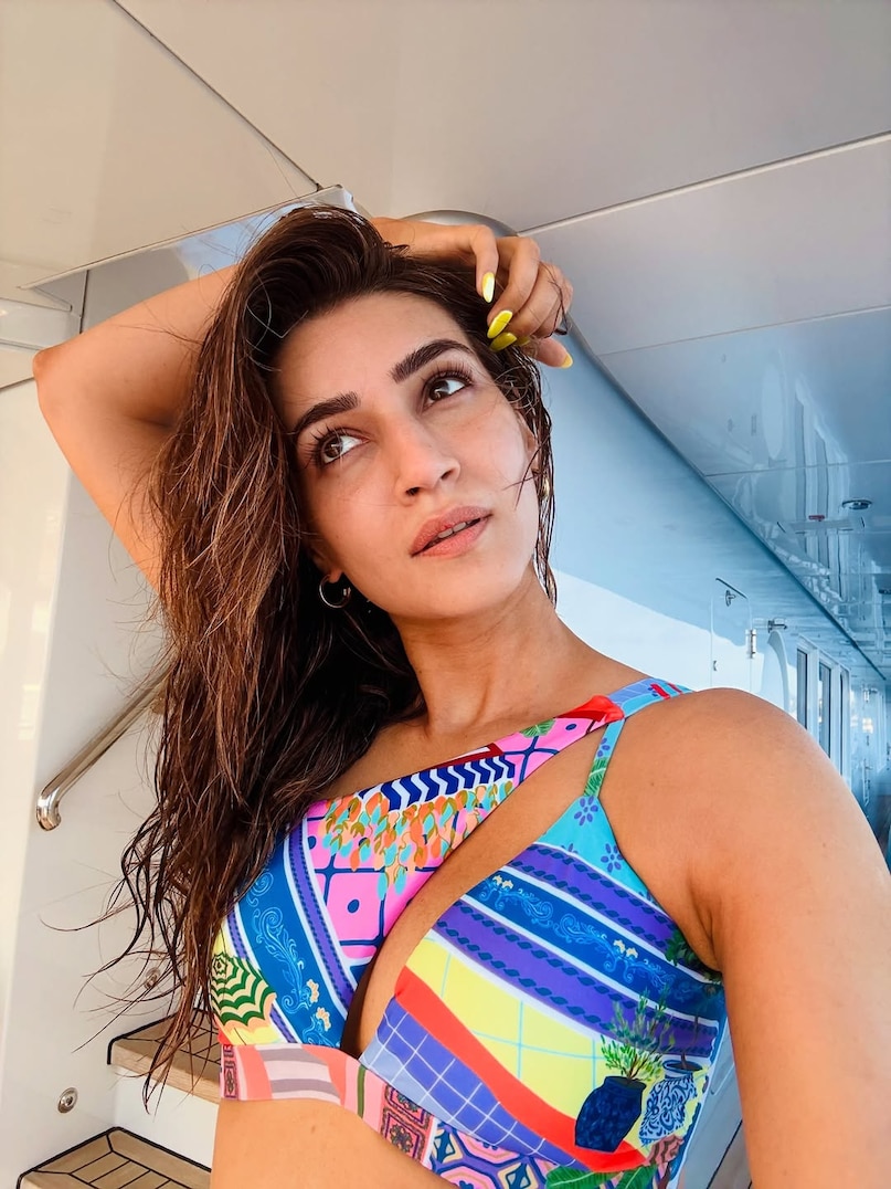 kriti sanon, cocktail 2, kriti sanon photos, kriti sanon cocktail 2, kriti sanon glamorous looks, कृति सेनन, कृति सेनन फोटोज kriti sanon, cocktail 2, kriti sanon photos, kriti sanon cocktail 2, kriti sanon glamorous looks, कृति सेनन, कृति सेनन फोटोज