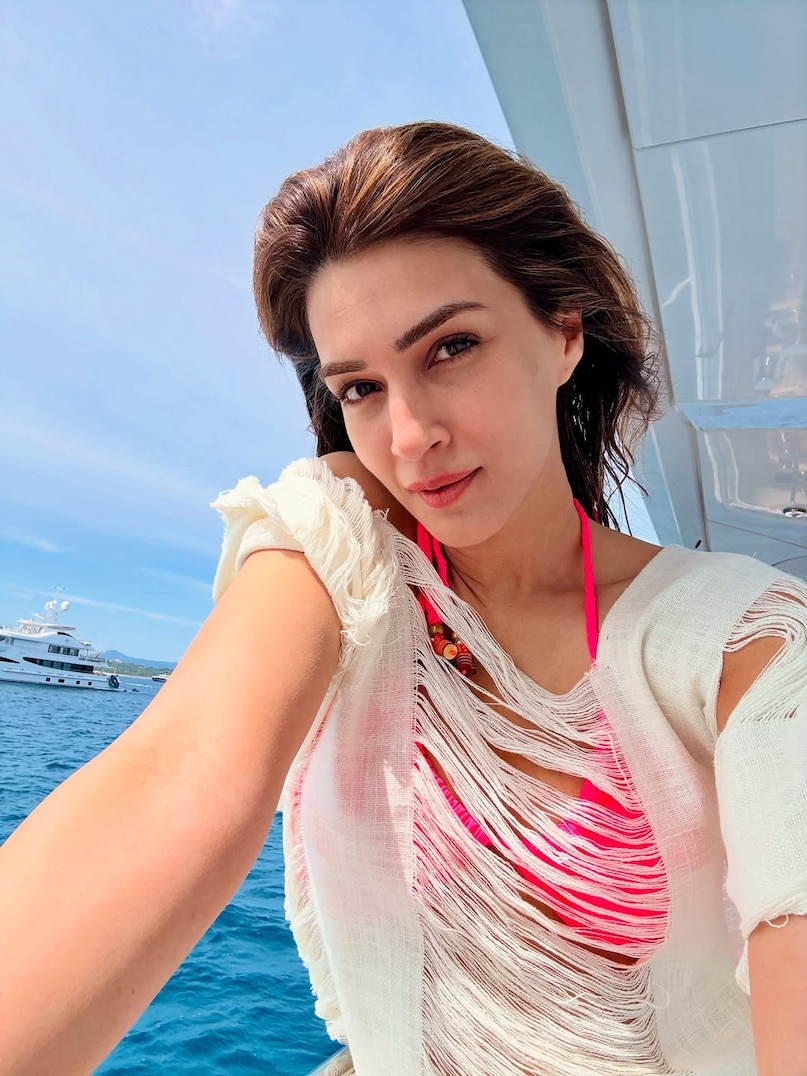 kriti sanon, cocktail 2, kriti sanon photos, kriti sanon cocktail 2, kriti sanon glamorous looks, कृति सेनन, कृति सेनन फोटोज kriti sanon, cocktail 2, kriti sanon photos, kriti sanon cocktail 2, kriti sanon glamorous looks, कृति सेनन, कृति सेनन फोटोज