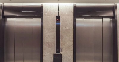 कोलकाता में लिफ्ट दुर्घटना में एक व्‍यक्ति की मौत हो गई. (सांकेतिक तस्‍वीर)