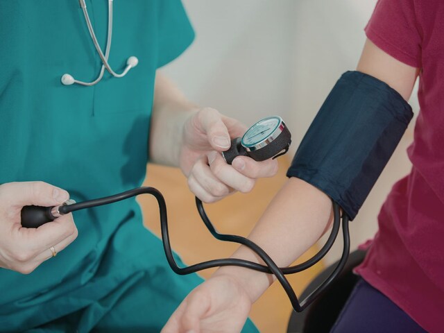 कम नमक खा रहे? तो लो ब्लड प्रेशर का खतरा, राहत के लिए अपनाएं आसान उपाय