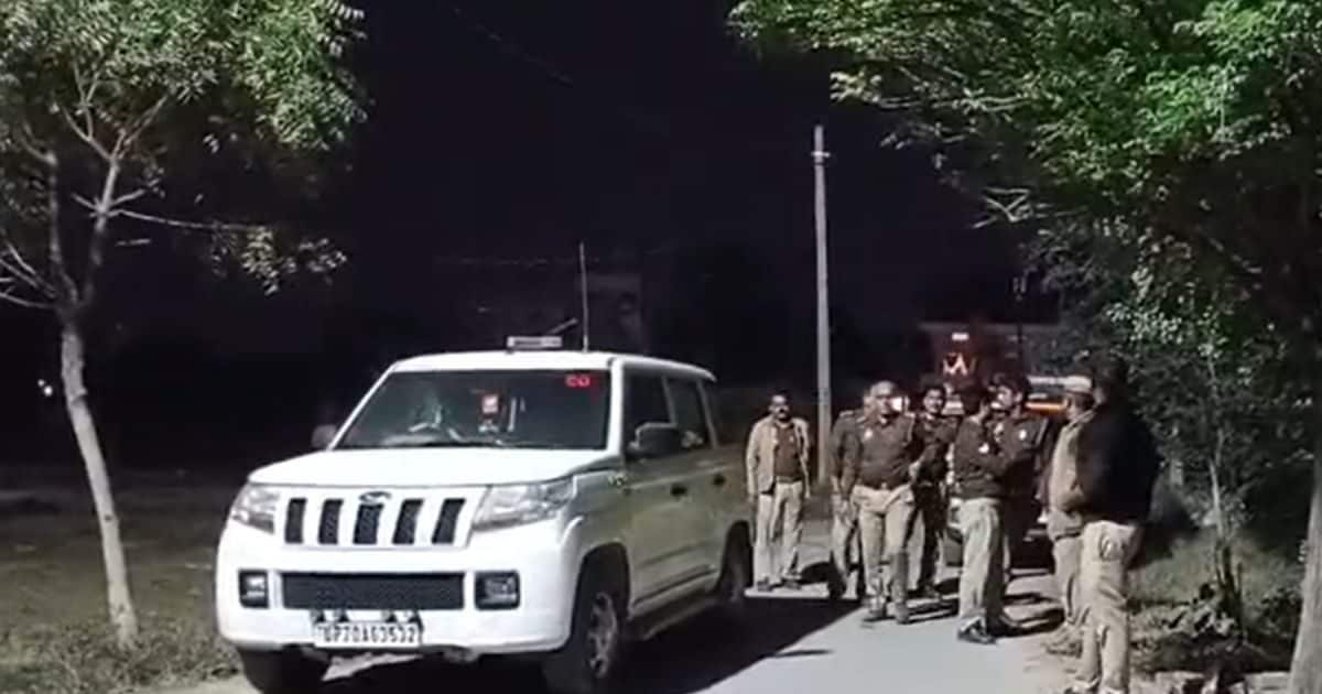 चंदौली समाचार: दबंग पूर्व प्रधान ने मारी 4 युवकों के गोली, चारों की हालत गंभीर अस्पताल में भर्ती