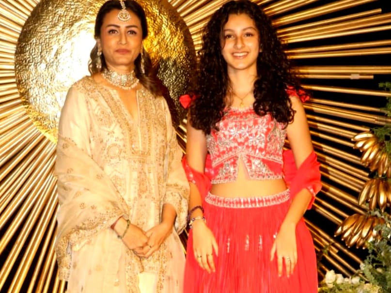 rashmika mandanna vijay deverakonda reception Album, rashmika mandanna, vijay deverakonda, stars rashmika mandanna vijay deverakonda , Allu Arjun, Kriti Sanon, ram charan, ram charan wife, ram charan arrived barefoot in hyderabad, रश्मिका मंदाना विजय देवराकोंडा रिसेप्शन एल्बम, रश्मिका मंदाना, विजय देवराकोंडा, स्टार्स रश्मिका मंदाना विजय देवराकोंडा, अल्लू अर्जुन, कृति सनोन, राम चरण, राम चरण की पत्नी, राम चरण नंगे पैर हैदराबाद पहुंचे