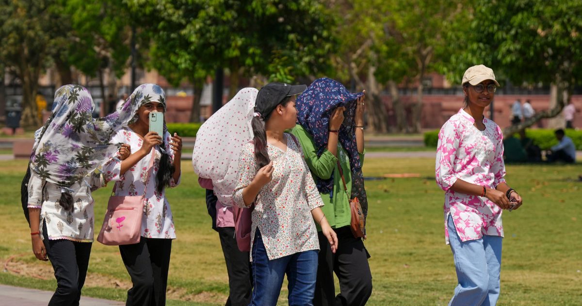 प्रचंड गर्मी के बाद मौसम का यू-टर्न, दिल्ली सहित कई राज्यों में बारिश, IMD की वार्निंग- 4 दिनों तक होगा तांडव!