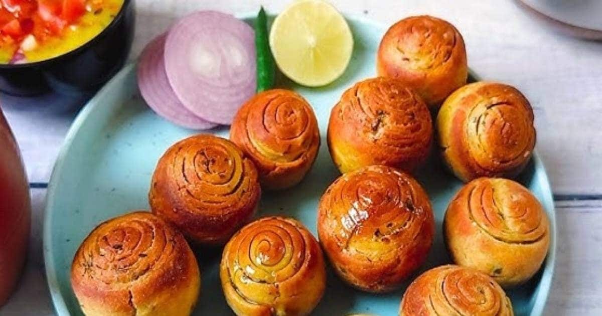 लच्छा परांठा जैसी लेयर्ड बाटी: मूंग दाल मसाला बाटी की आसान रेसिपी