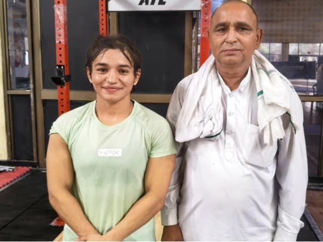 कौन हैं मीनाक्षी? जिन्होंने कुश्ती की 'पोस्टर गर्ल' को हराकर किया उलटफेर 