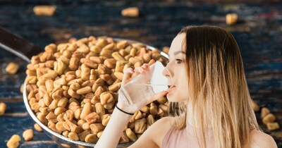 मेथी पानी को कोलेस्ट्रॉल कम करने में कारगर माना जाता है.