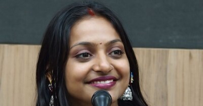 वायरल गर्ल मोनालिसा ने अपने परिवार पर आरोप लगाए हैं. 