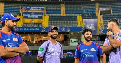 मुंबई इंडियंस 300 टी20 मैच खेलने वाली पहली फ्रेंचाइजी बनी. 