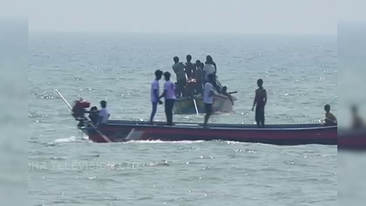 सड़क नहीं समंदर के छपरी, नाव वाला स्टंट देखा? नहीं तो देखिए VIDEO