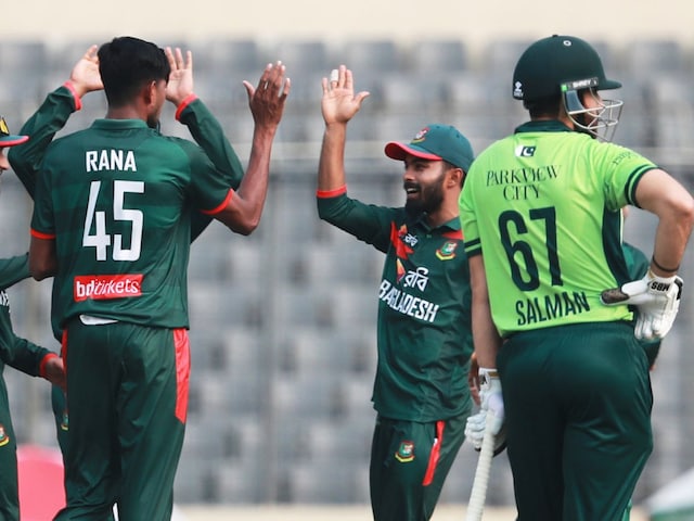 বাংলাদেশের কাছে হারের পর অধিনায়ক ও কোচের ওপর ক্ষুব্ধ শাহজাদ, চাপিয়ে দেন ক্লাস