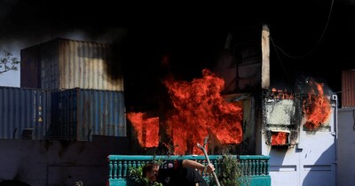 पाकिस्तान में अमेरिकी वाणिज्य दूतावास पर हमला हुआ.