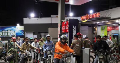 पाकिस्तान के एक पेट्रोल पंप की तस्वीर: रॉयटर्स