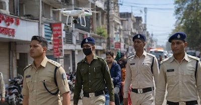 रायपुर में 3000 पुलिसकर्मी तैनात किए हैं. 