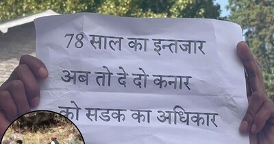 पिथौरागढ़ में आजादी के बाद भी सड़क के लिए आंदोलन करते ग्रामीण 