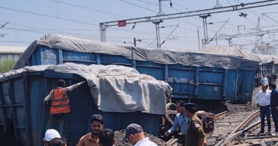 कटनी मेंं मालगाड़ी के 5 डिब्‍बे बेपटरी हो गए हैं. 