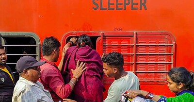 सूरत रेलवे स्‍टेशन पर विकास कार्य के चलते कई ट्रेनें प्रभावित रहने वाली हैं. (फाइल फोटो)