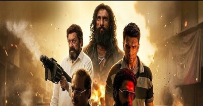  Dhurandhar 2 trailer : धरंधर 2 का ट्रेलर रिलीज हो चुका है. ट्रेलर को पिछले दो दिनों में 50 करोड़ से ज्यादा व्यूज मिले हैं. मूवी 19 मार्च को रिलीज होगी. ट्रेलर में 3 ऐसे शब्द हैं जो फिल्म की पूरी कहानी को प्रदर्शित करते हैं. जब से ट्रेलर रिलीज हुआ है, दर्शक कयास लगा रहे हैं. धुरंधर 2 में जसकीरत सिंह रंगी के कैरेक्टर को इंट्रोड्यूस किया गया है. ट्रेलर से यह भी साफ हो गया है कि हमजा ही जसकीरत सिंह रंगी है लेकिन उसकी पिछली जिंदगी क्या है, इस बारे में धुरंधर मूवी में बहुत ज्यादा नहीं बताया गया. बस एक दो जगह पर फ्लैश के जरिये उसकी पिछली जिंदगी की झलक दिखाई गई. धुरंधर 2 के ट्रेलर में ऐसे कई हिंट छिपे हैं जो आपने मिस कर दिए होंगे. हौसला-ईंधन-बदला का मतलब क्या है, आइये जानते हैं.....