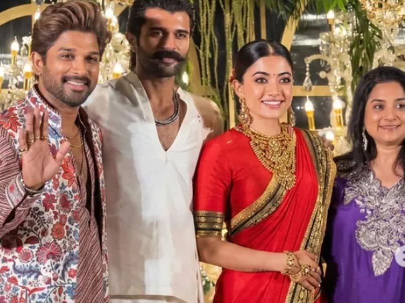 rashmika mandanna vijay deverakonda reception Album, rashmika mandanna, vijay deverakonda, stars rashmika mandanna vijay deverakonda , Allu Arjun, Kriti Sanon, ram charan, ram charan wife, ram charan arrived barefoot in hyderabad, रश्मिका मंदाना विजय देवराकोंडा रिसेप्शन एल्बम, रश्मिका मंदाना, विजय देवराकोंडा, स्टार्स रश्मिका मंदाना विजय देवराकोंडा, अल्लू अर्जुन, कृति सनोन, राम चरण, राम चरण की पत्नी, राम चरण नंगे पैर हैदराबाद पहुंचे