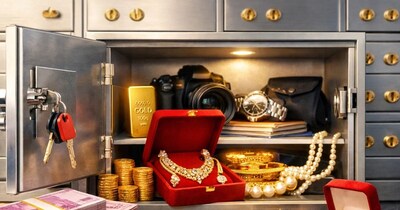 बैंक लॉकर नियम बदले, चोरी होने पर अब मिलेगा 100 गुना मुआवजा, ग्राहकों को राहत. (Image:AI)