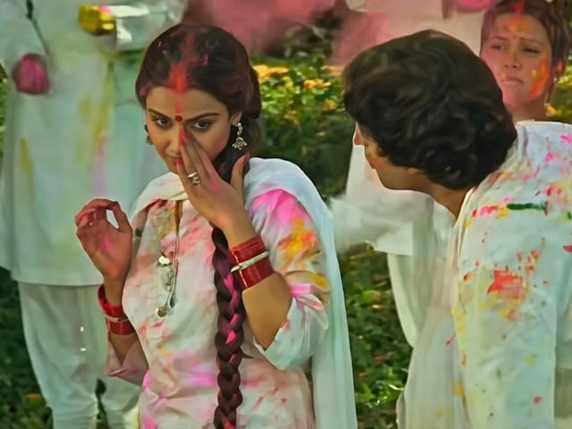 होली के 2 हिट गाने, जिसे अमिताभ बच्चन ने गाए, 1 में किया रेखा संग नैन मटक्का